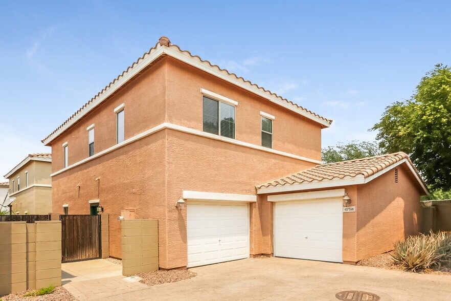 Building Photo - 4758 E Laurel Ave
