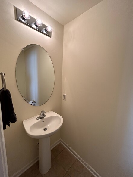 Building Photo - 122 Sonata Cir