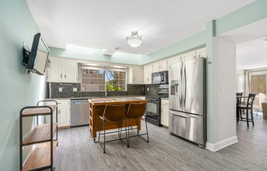 Building Photo - 11 Bentley Ct