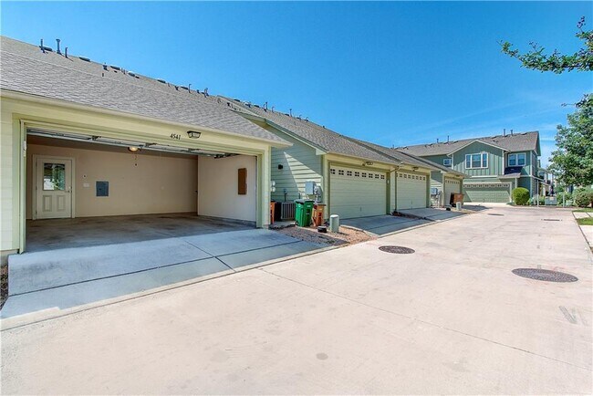 Building Photo - 4541 Mattie St