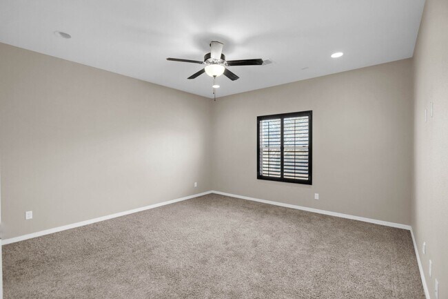 Building Photo - Spacious 4 Bedroom Home for Rent in Sunlan...