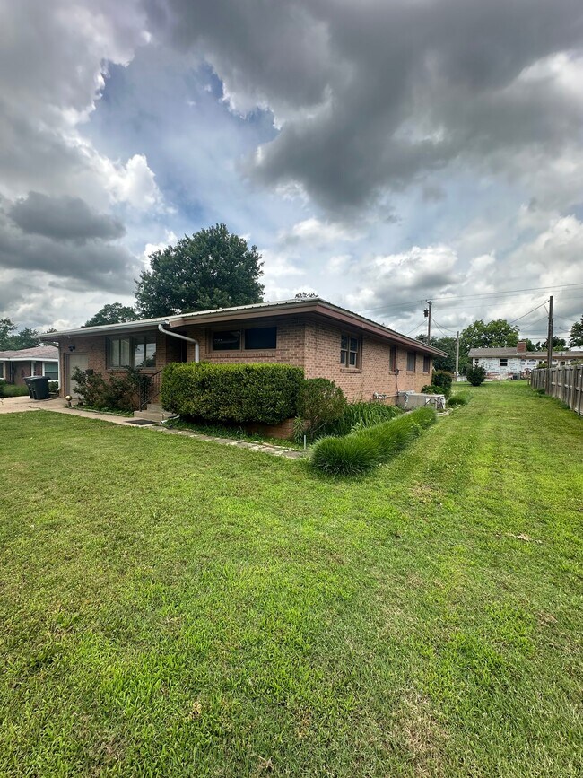 Building Photo - 3306 Harvey Rd