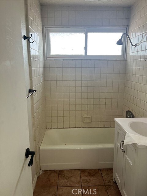 Building Photo - 44078 Cedar Ave