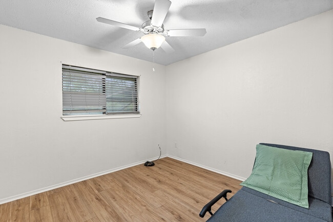 Building Photo - 1208 Clark St