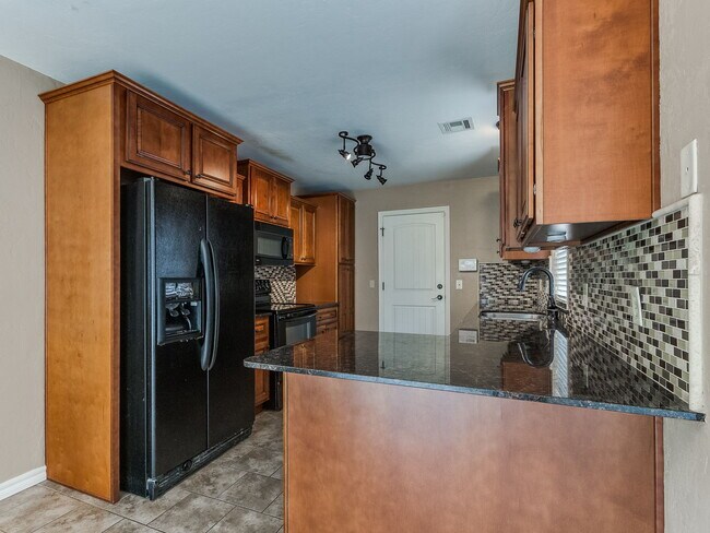 Building Photo - 17320 Sun River Ct