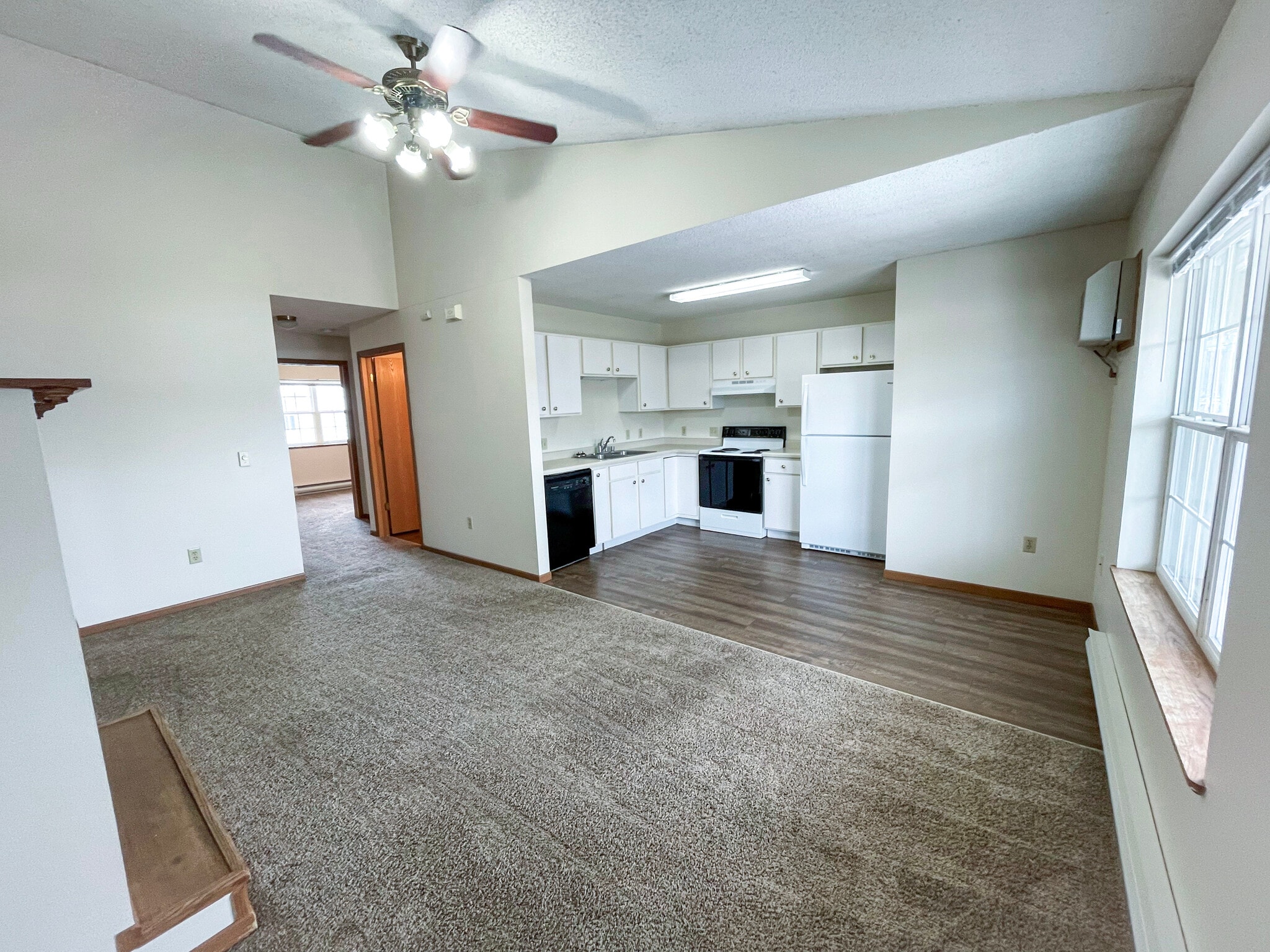 Building Photo - 627 Maple St