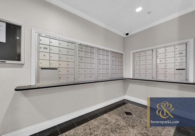 Building Photo - 140 S Van Ness Ave