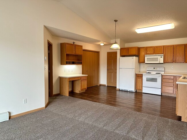 Building Photo - 2 Bedroom 2 bathroom - South Fargo