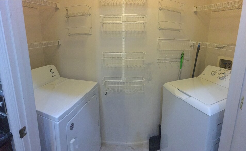 laundry room / pantry - 1591 Spring Gate Dr