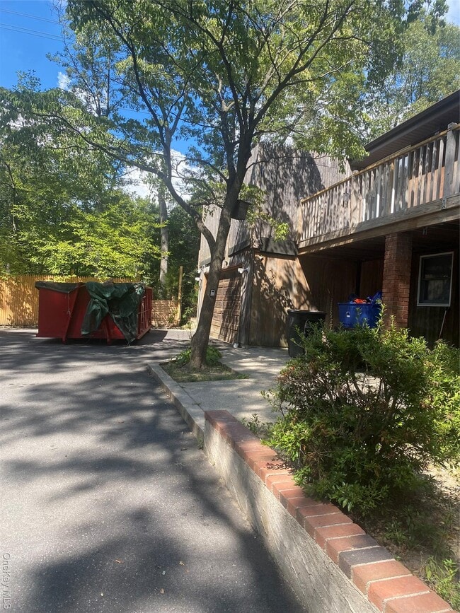 Building Photo - 1465 Motor Pkwy
