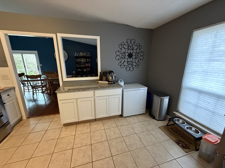 Building Photo - 8731 Stoneface Rd