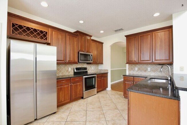 Building Photo - Luxury 3BR/3BA Townhome with 2-Car Garage in Gated Greystone – Sanford