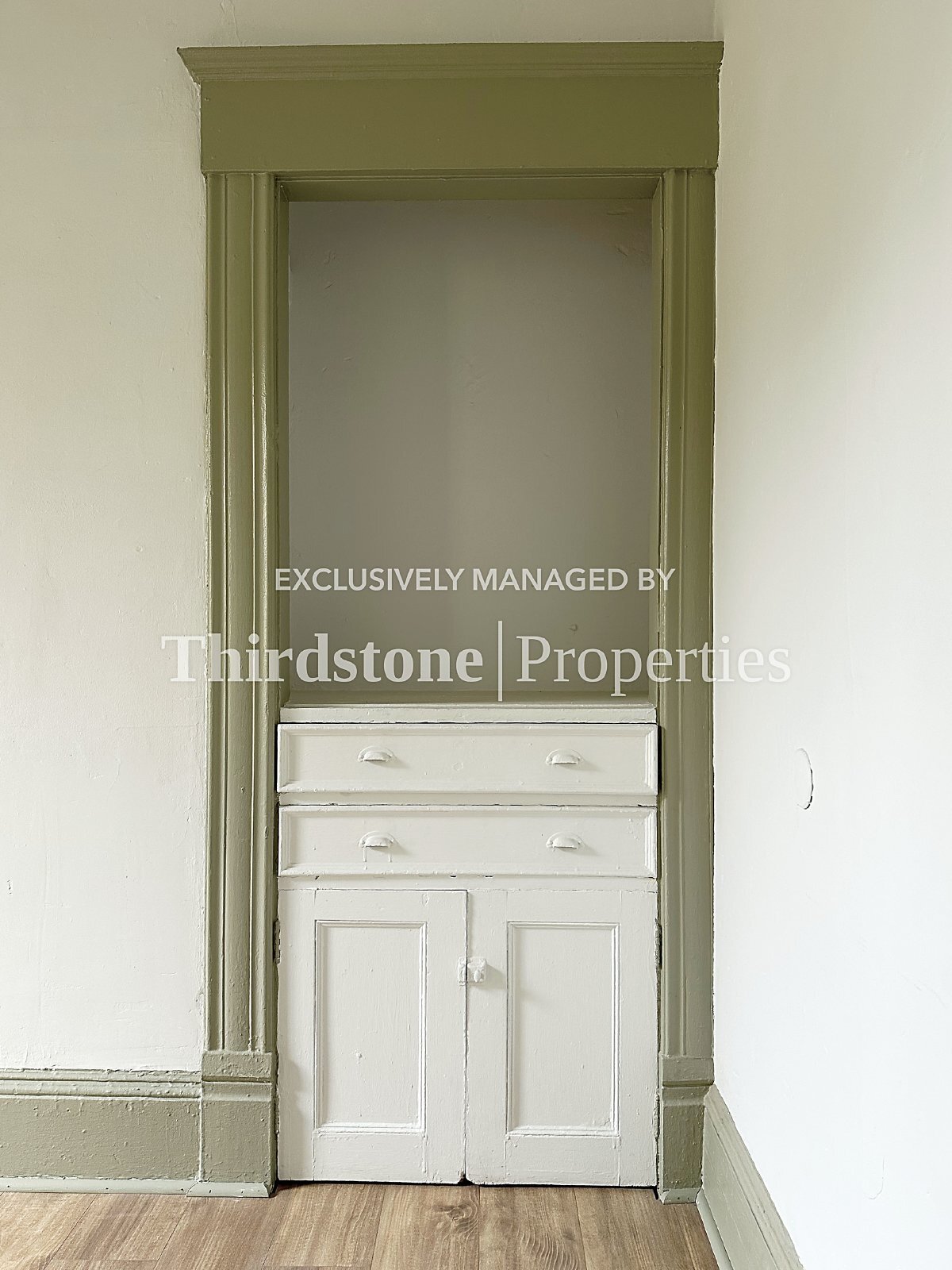 Building Photo - 210 E 9th St