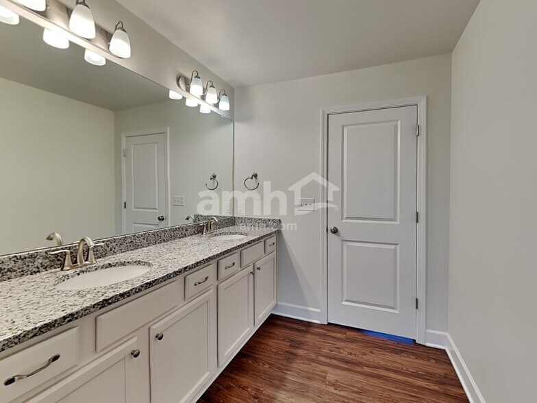 Building Photo - 4402 Erabele Dr