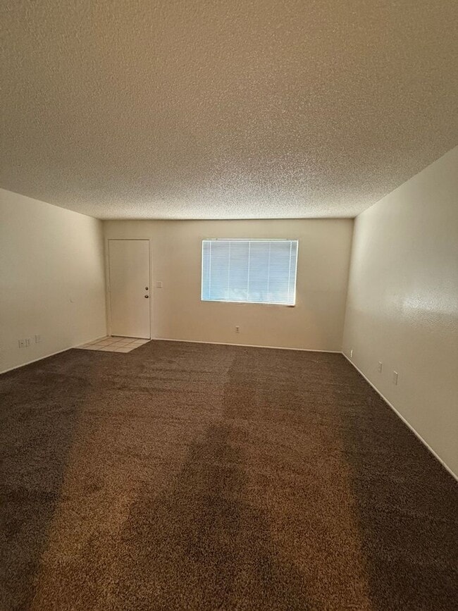 Building Photo - REMODELED 3 Bed/2Bath single family home w...