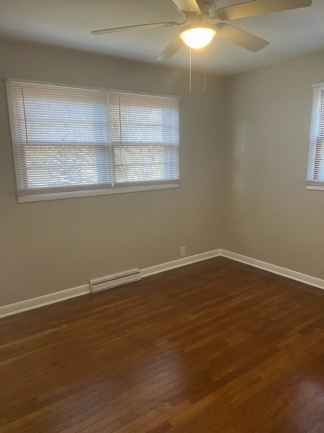 Building Photo - Recently Renovated Single Family