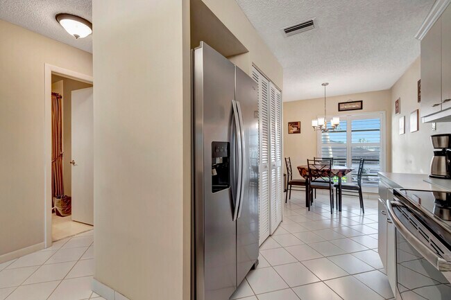 Building Photo - 5943 Areca Palm Ct