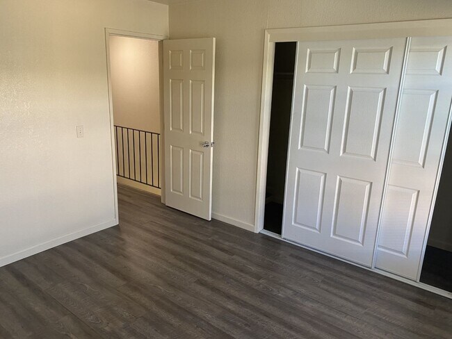 Building Photo - Spacious Townhome in Desirable Fairfield Area