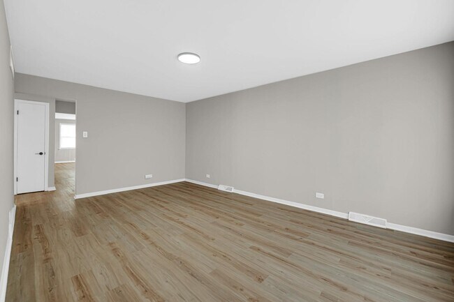 Building Photo - 14500 Van Buren St