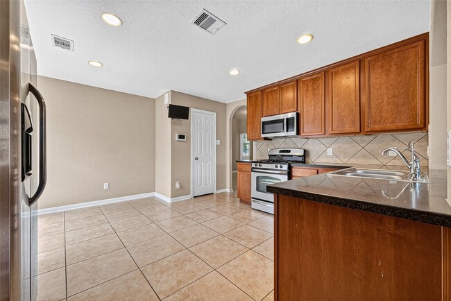 Building Photo - 26738 Henson Falls Dr