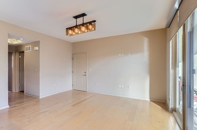 Building Photo - BRIGHT MODERN 1BR/1BA CONDO in NORTH BOULD...