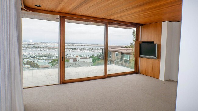 Building Photo - La Playa living with stunning city, ocean ...