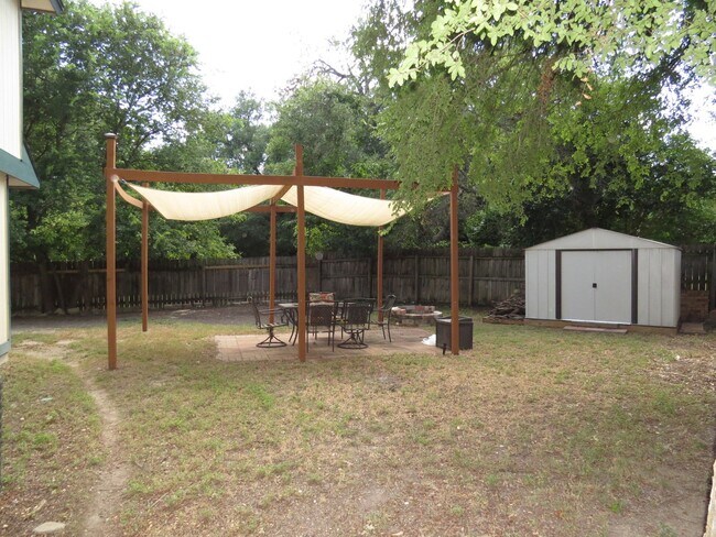 Building Photo - 2308 Darwin Cir