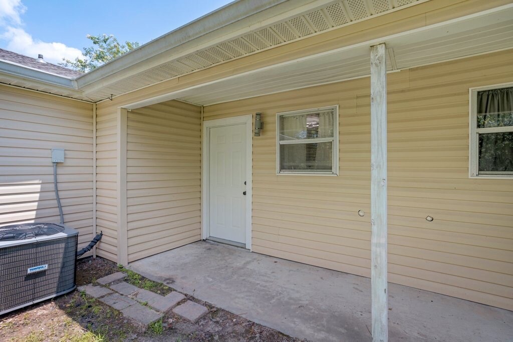 Building Photo - 1102 Shellie Ln