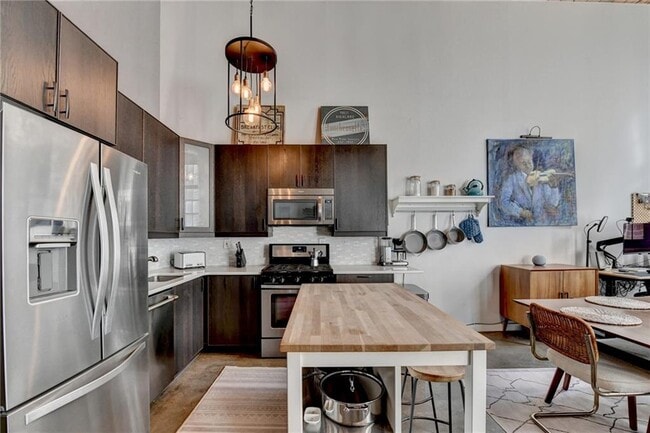 Building Photo - 170 Boulevard SE