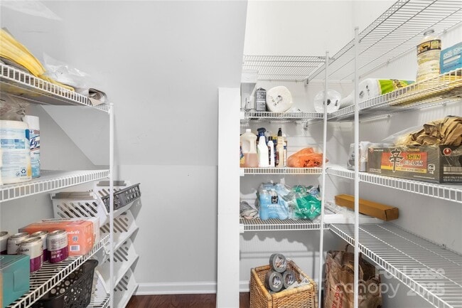 Building Photo - 5829 Dinsmore Ln