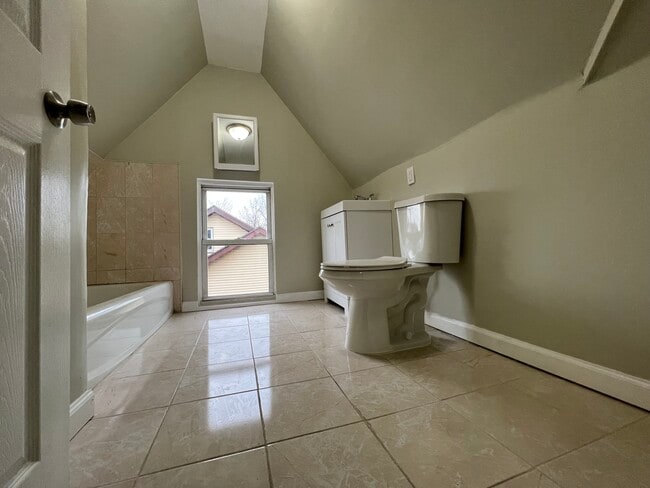 Building Photo - 544 Sanford Ave