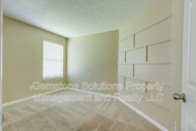 Building Photo - 1111 Cedarhill Ct