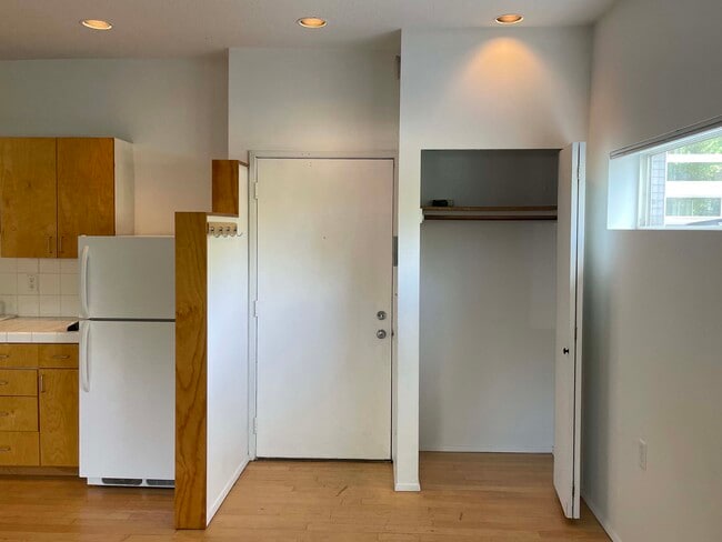 Building Photo - 1501 E Spring St