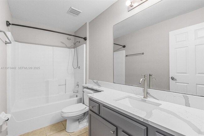 Building Photo - 2412 Millie Ave S