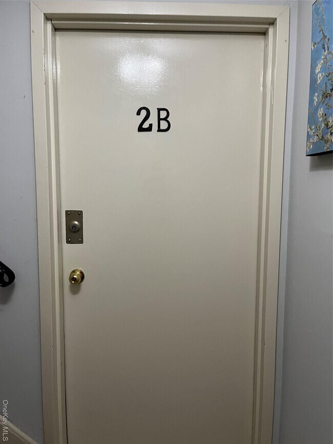 Building Photo - 410 Jericho Tpke