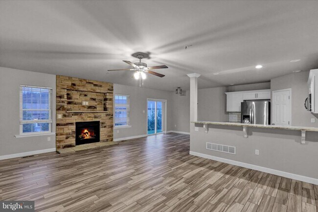 Building Photo - 523 Elm St