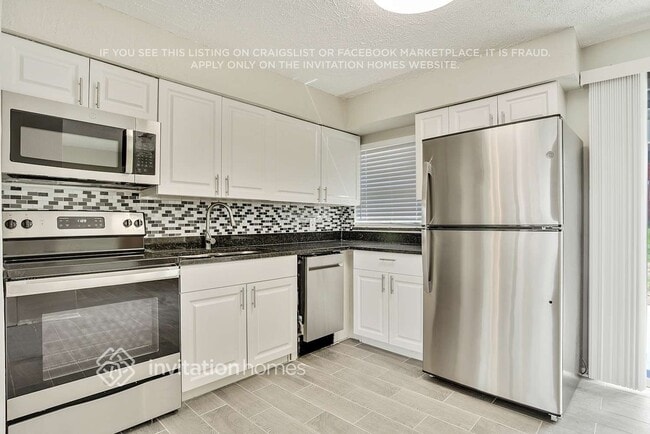 Building Photo - 3401 Paris Pl