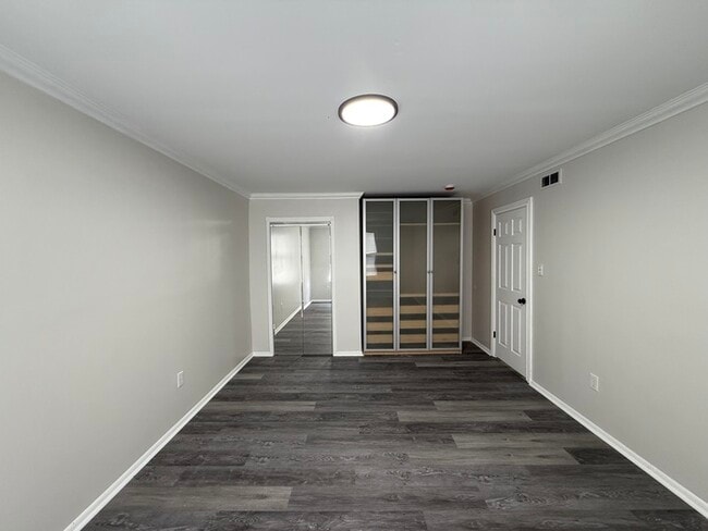 Building Photo - 2041 Harbour Dr