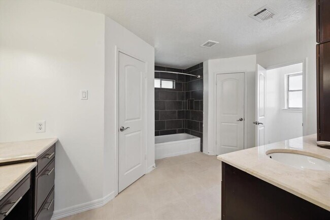 Building Photo - 25402 Lynbriar Ln