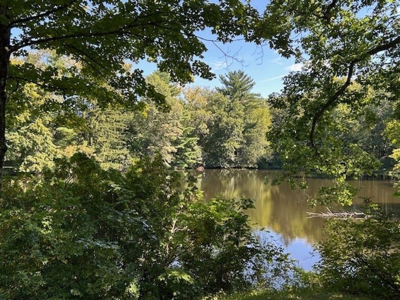 Interior Photo - 272 Drake