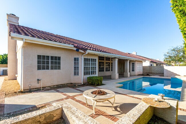 Building Photo - 12349 N 71st Dr