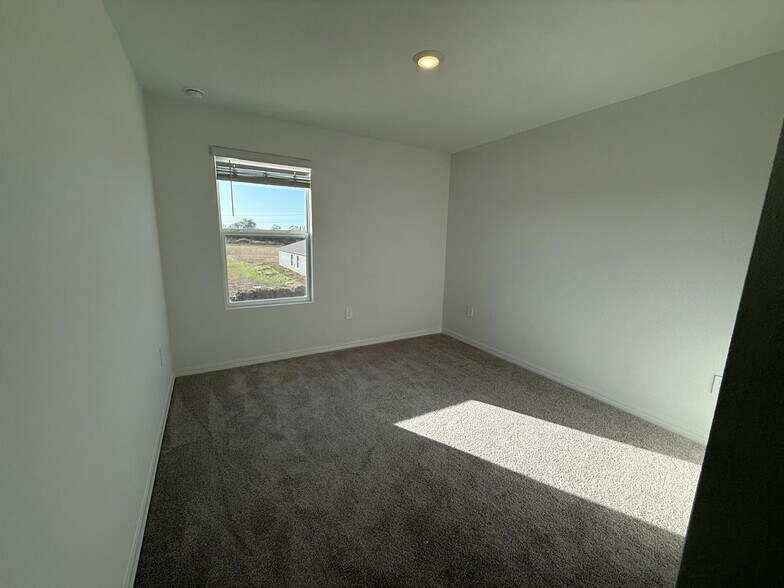 Building Photo - 2049 Albatross Nest Dr