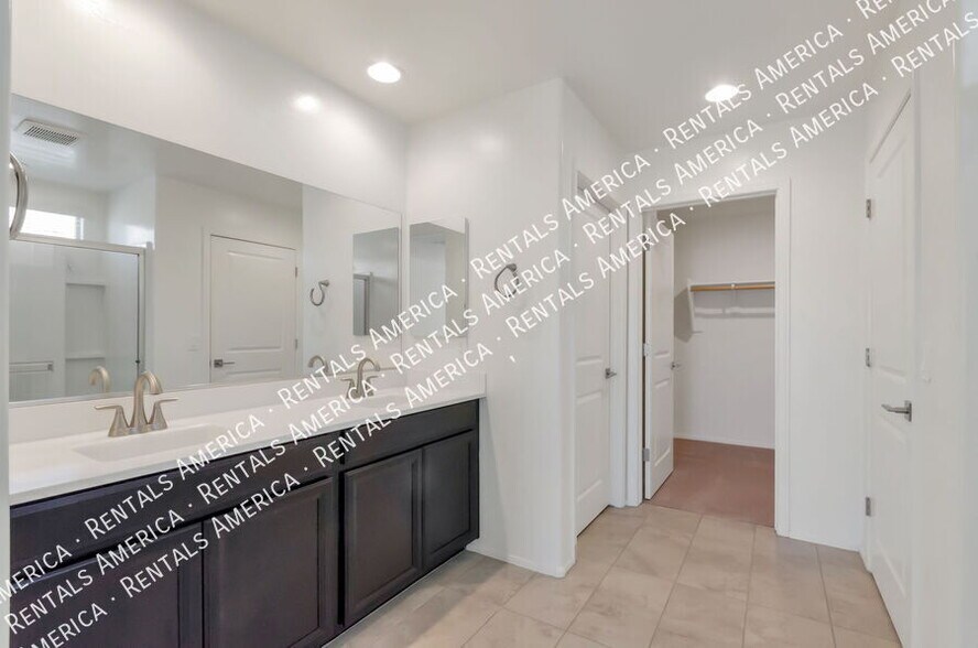 Building Photo - 7433 Via Casa Elegante