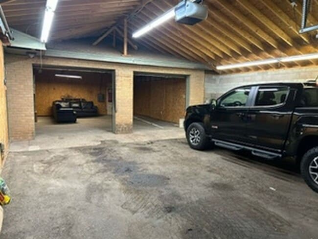 Building Photo - FURNISHED RENTAL, 3 bedroom with 4 car garage