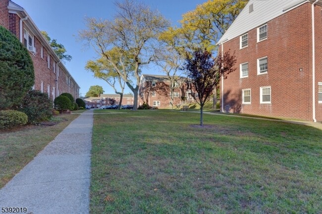 Building Photo - 255 Bogert Rd
