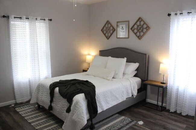 Building Photo - Spacious, Fully-Furnished 2/2 Condo Minutes from Campus - SPRING SEMESTER LEASE AVAILABLE!