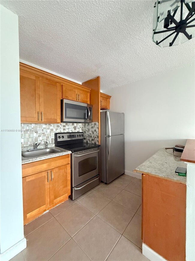 Primary Photo - 8260 SW 210th St