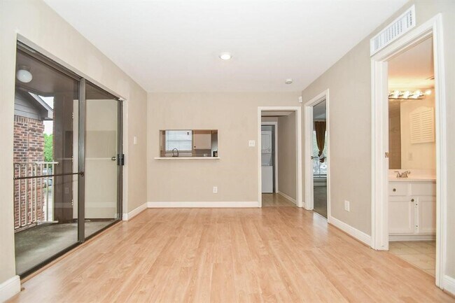 Building Photo - 3150 Walnut Bend Ln