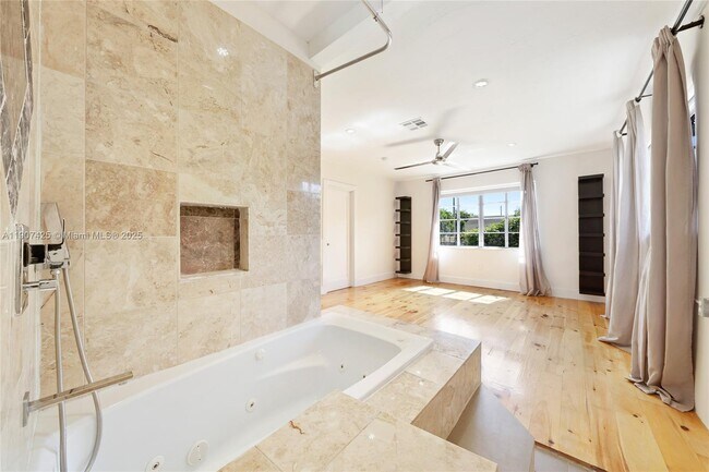 Building Photo - 501 NW 45th St