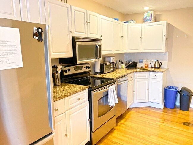 Building Photo - 76 E Brookline St